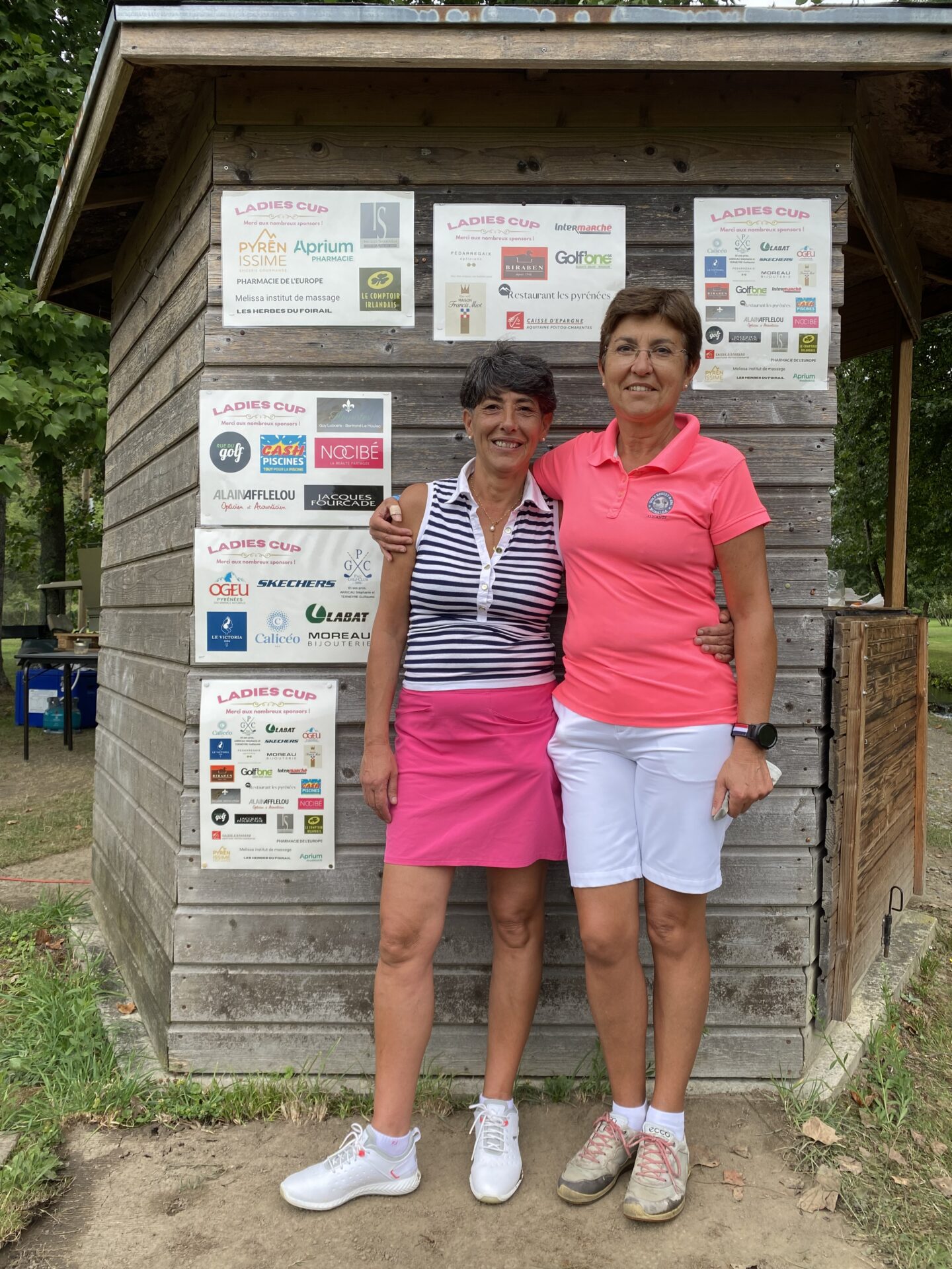 Ladies Cup Photo de nos ladies a cote de nos sponsors Credit PAU GOLF CLUB